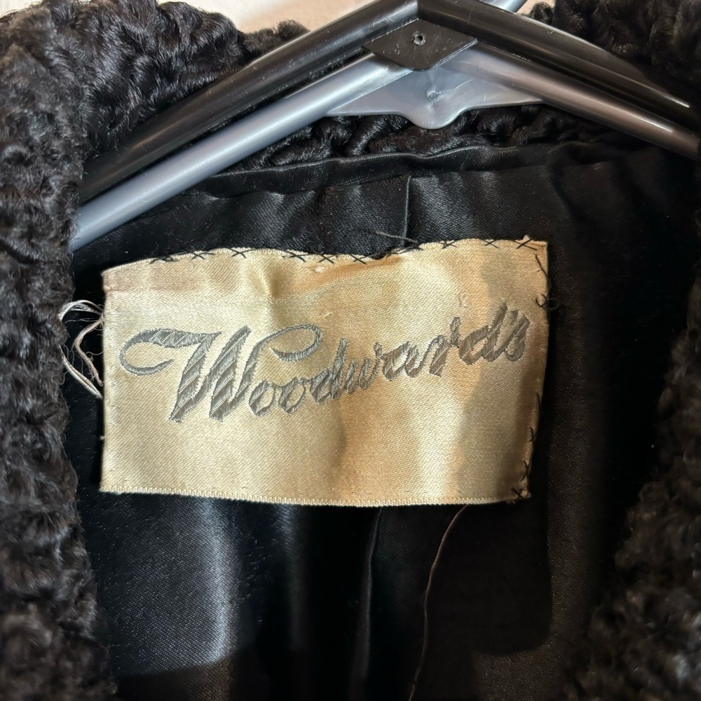 WOODWARDS Sz L-XL Mid  Length Unique Lining Buttoned Vintage Persian Lamb Coat - Picture 2 of 12